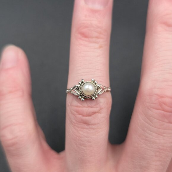 Size 6.75 Sterling Silver Genuine White Pearl Band Ring A6457 - Picture 3 of 7